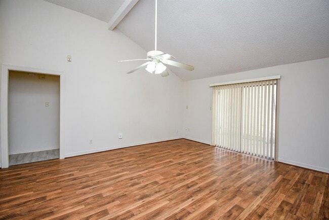 Building Photo - 11366 Oakcenter Dr