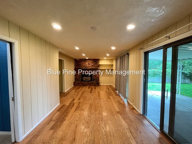 Building Photo - 1190 York Dr