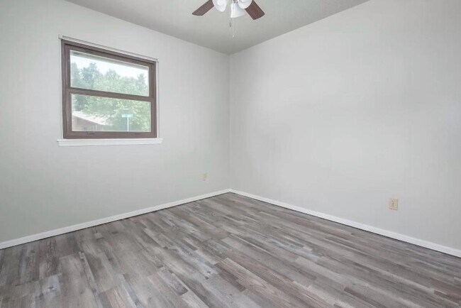 Building Photo - 600 Kay Hill Ln