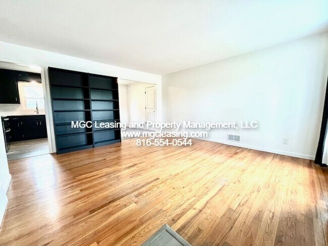 Building Photo - Unique Ranch Style Home Minutes From Downtown Lee's Summit