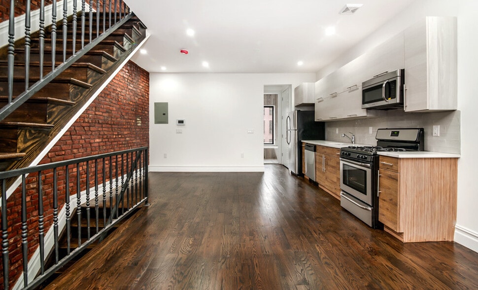 Primary Photo - 629A Madison St