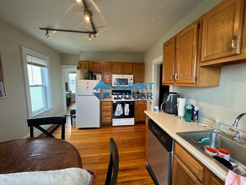 Building Photo - 101 Heath St