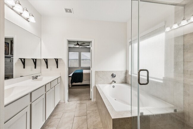 Building Photo - 1189 Bluebonnet Trl