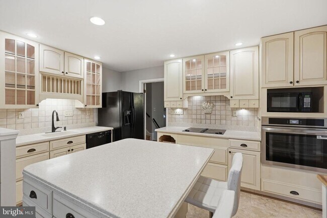 Building Photo - 809 Woodley Dr