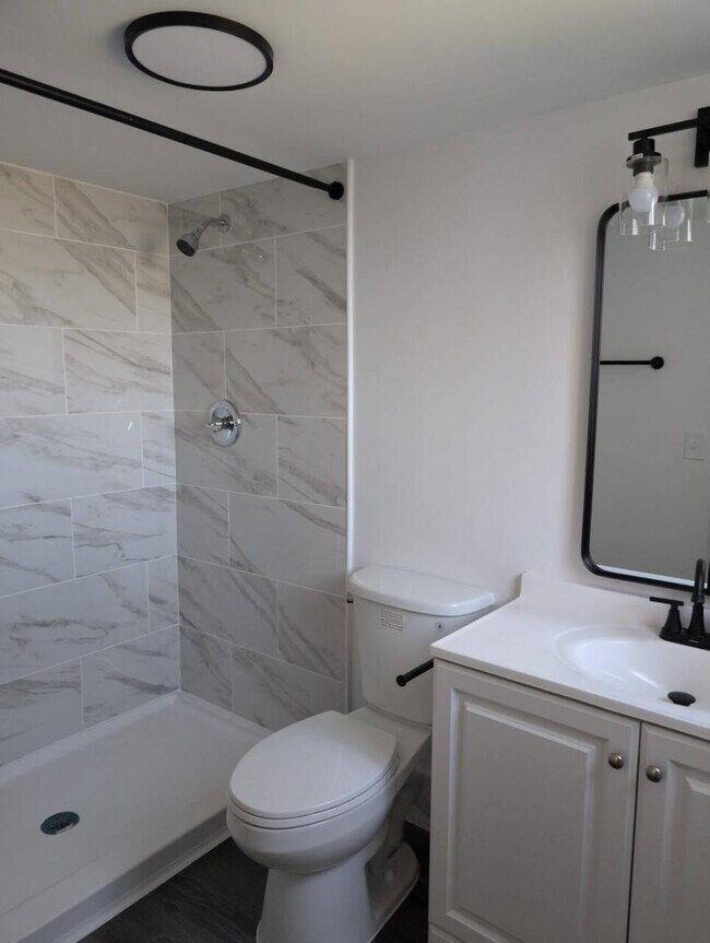 Building Photo - 2.0 bedroom in Lauderdale Lakes Florida 33311