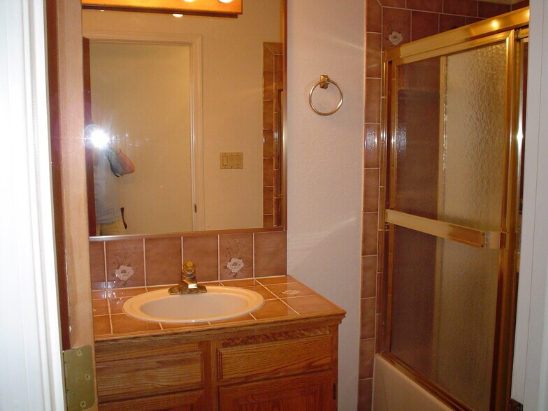 Building Photo - 5501 Vista Sandia NE