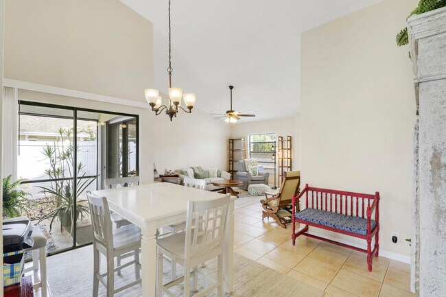 Building Photo - 703 Stonewood Ct