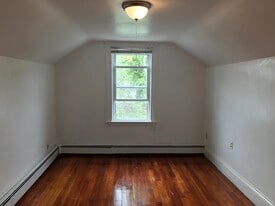Building Photo - 21 Marlborough Rd