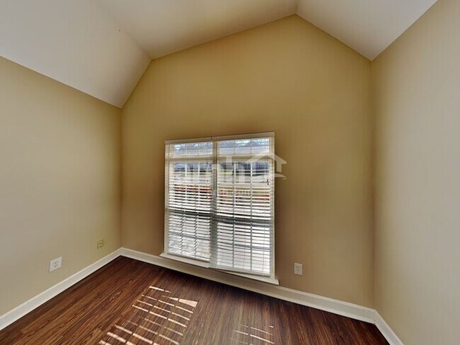 Building Photo - 5013 Bunker Ln