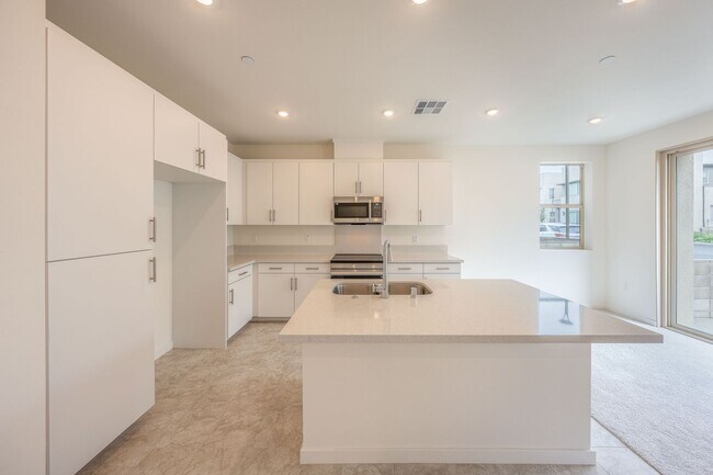 Building Photo - 3260 S Agate Paseo