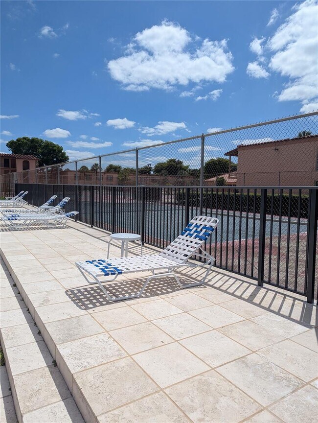 Building Photo - 7160 Fairway Dr