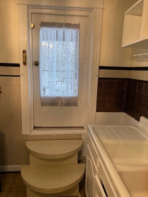 out to deck - 890 Lancaster St