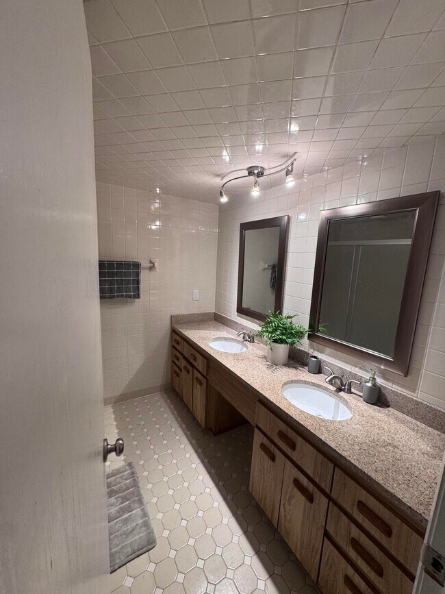 Building Photo - 108 Lacosta Ln