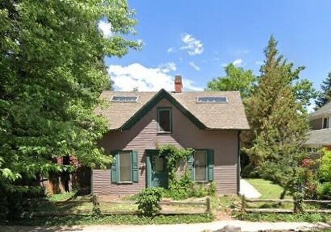 Primary Photo - 3 Bedroom Apartment on West Side Of The Hill