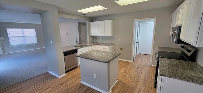 Building Photo - 3037 Bradford Park Dr
