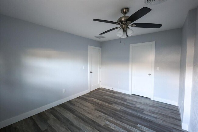 Building Photo - 10136 Paradise Blvd
