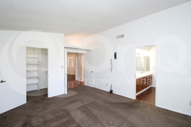 Building Photo - 4026 W Avenida Del Sol