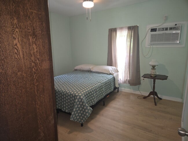 Building Photo - 819 Gene Alley