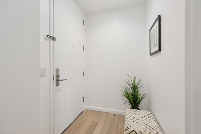 Building Photo - 160 1st St