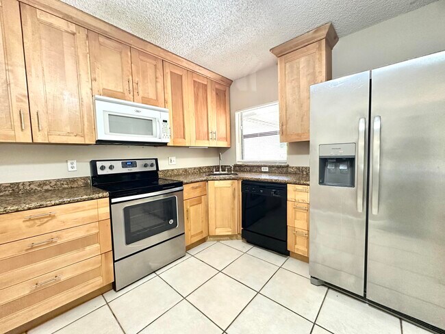 Building Photo - 4509 Carambola Cir S
