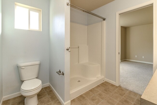 Building Photo - Beautiful Lacey Home with new paint and carpet in Popular Edgewater Community