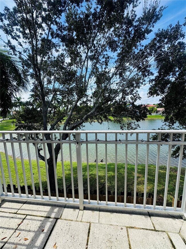 Building Photo - 364 NE 25th Pl