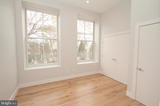 Building Photo - 220 S 3rd St