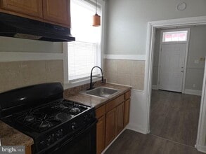 Building Photo - 33 Mill St