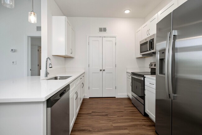 Building Photo - 231 Walton Ave