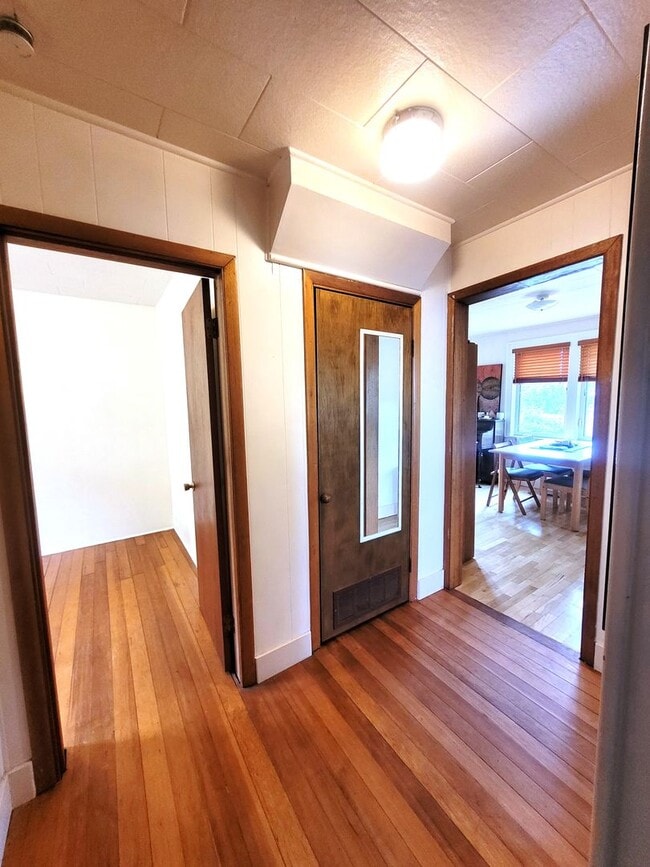Building Photo - Charming Three Bedroom Home with Large Fen...