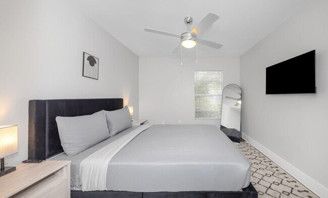 Building Photo - 4403 W Cleveland St