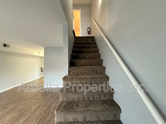 Building Photo - 1404 Bloomingdale Rd