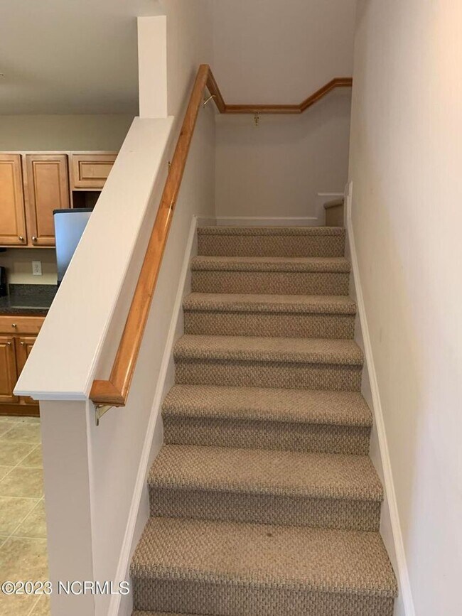 Building Photo - 3 Bed 3.5 Bath Townehome