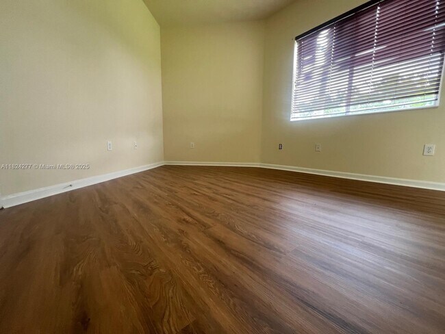 Building Photo - 3500 Oaks Clubhouse Dr