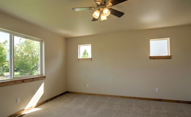 Building Photo - Spacious 3BR/2BA Home in Quiet Belgrade Neighborhood with Fenced Backyard & Garage