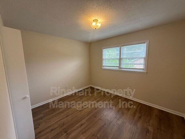 Building Photo - 1570 Marett Blvd