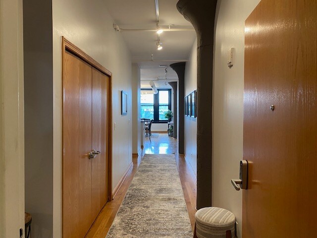 Entry - 2077 E 4th St