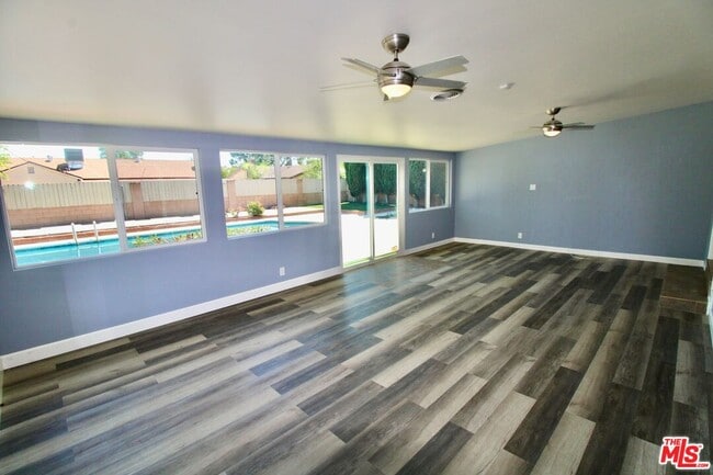 Building Photo - 7610 Kelvin Ave