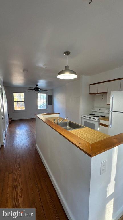 Building Photo - 8486 Main St