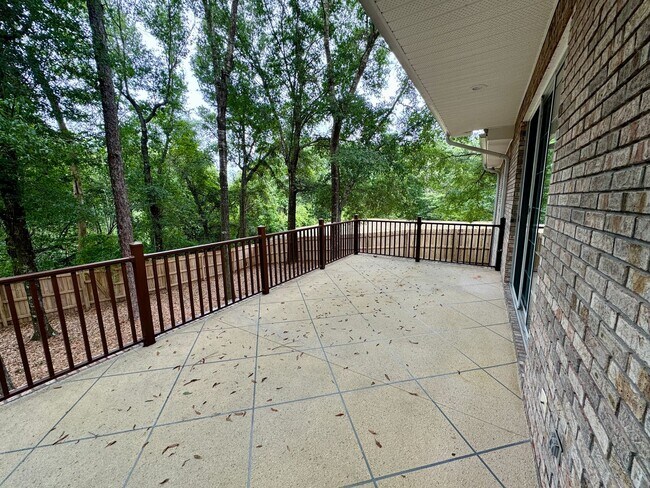 Building Photo - 217 Sweetwater Run