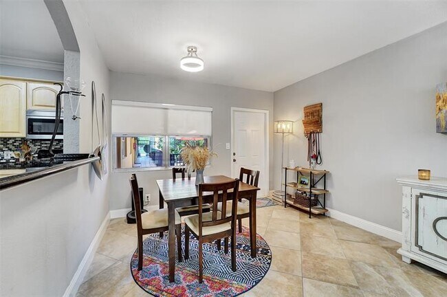 Building Photo - 744 NE 14th Ave