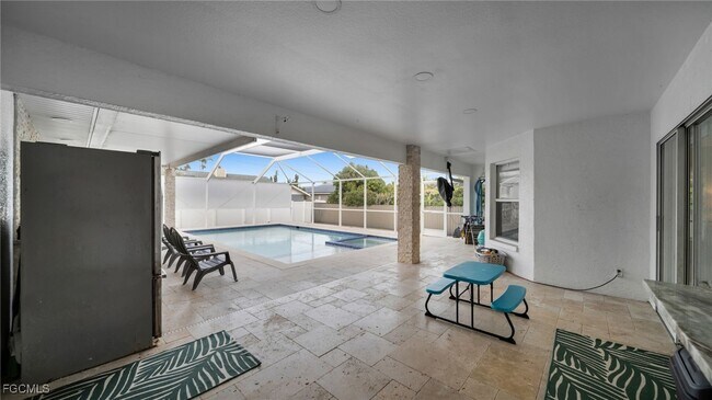 Building Photo - 3730 SE 4th Ave