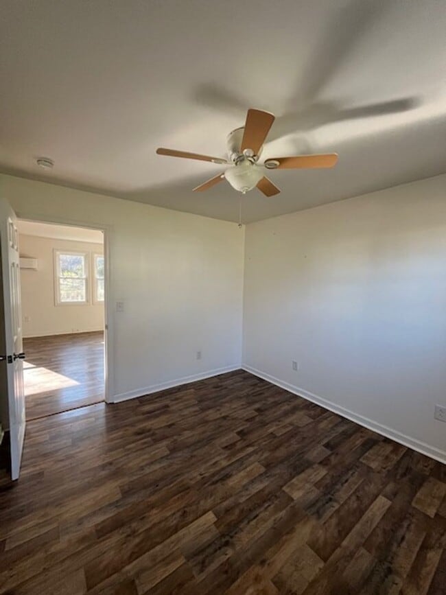Building Photo - 2BR/1BA Renovated Triplex Unit – Prime Location Near Meharry, TSU, and Vandy!