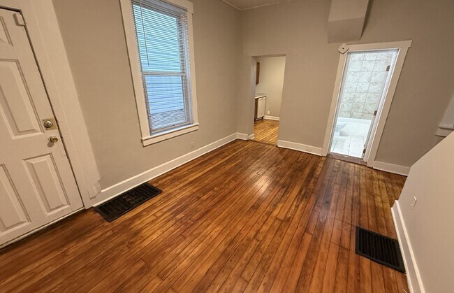 Building Photo - 2825 Glendora Ave