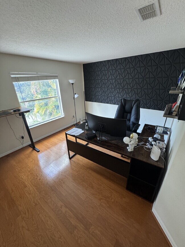 Building Photo - 1890 Briland St