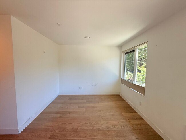 Building Photo - North Capitol Hill Townhome