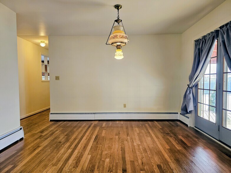 Building Photo - 13 Frederick Ave