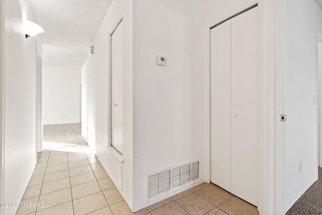 Building Photo - 6082 S Birchwood Dr