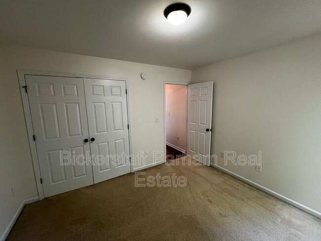 Building Photo - 70 Misty Forest Dr
