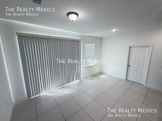 Building Photo - 2481 San Filippo Dr SE